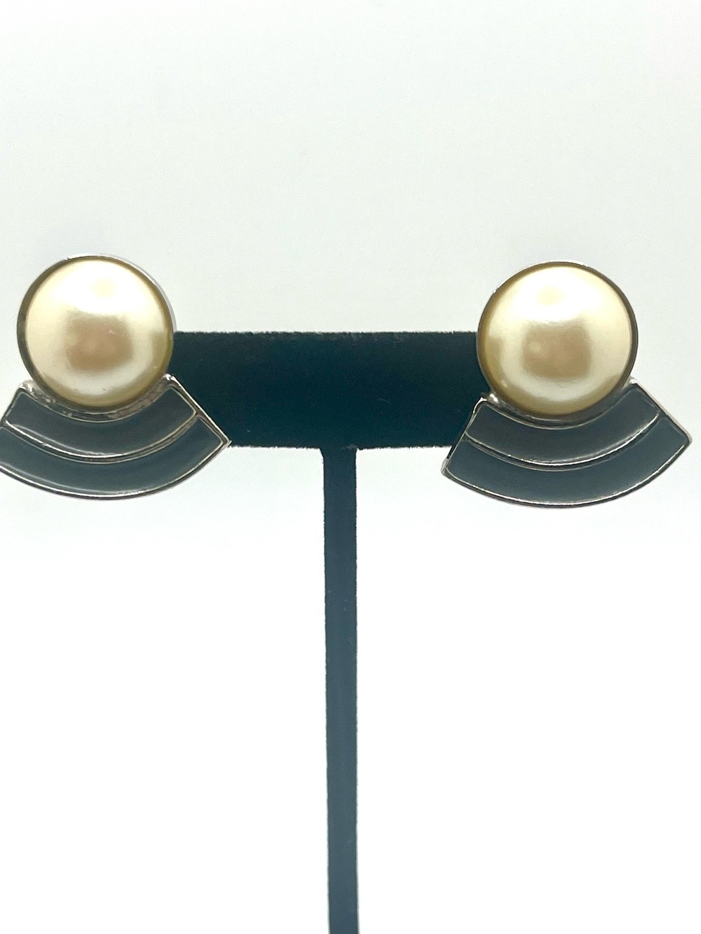 Vintage gray enamel faux pearl clip on earrings silver tone geometric